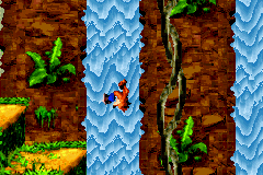 Crash Bandicoot: The Huge Adventure (Game Boy Advance) screenshot: Another part of the Jungle Jam level - trying to make it across the gap