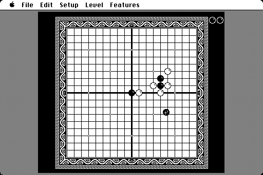 Quintette (Macintosh) screenshot: The AI has captured two stones