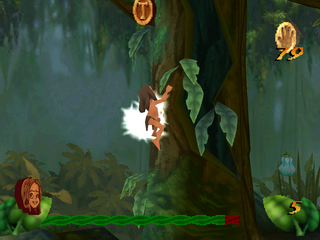 Disney's Tarzan (PlayStation) screenshot: Tarzan climbing a tree.