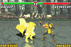 Mortal Kombat: Tournament Edition (Game Boy Advance) screenshot: Through a shoulder-slam-style move, Rayden starts the counterattack against Scorpion.