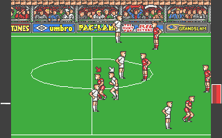 Peter Beardsley's International Football (Atari ST) screenshot: The red bar indicates building the kick power