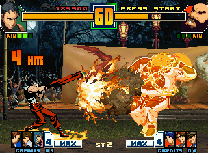 The King of Fighters 2001 (Neo Geo) screenshot: The current 4 hits from K9999's DM "Temee mo oucchimae!" are causing a non-stop damage in Chang!