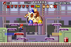 Mario vs. Donkey Kong (Game Boy Advance) screenshot: Chucking bins at Donkey Kong is the only way to defeat him