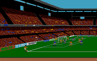 World Class Soccer (Atari ST) screenshot: In comes the ball....