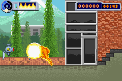 Fantastic 4: Flame On (Game Boy Advance) screenshot: Punching up another robot