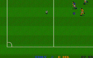 World Class Soccer (Atari ST) screenshot: The ball bounces away