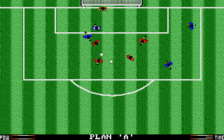 Footballer of the Year 2 (Atari ST) screenshot: Launching the ball