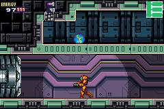 Metroid Fusion (Game Boy Advance) screenshot: Samus' "evil clone" - better stay clear for now.