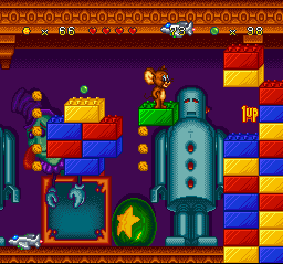Tom and Jerry (SNES) screenshot: Through a clockwise-circling platform, Jerry finds the 1-Up icon and waits the best moment to jump.