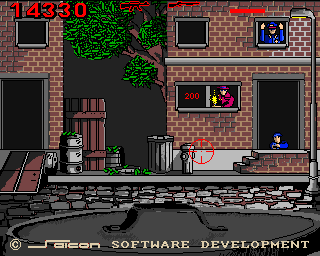 Take 'Em Out (Amiga) screenshot: First level, behind a garbage pail