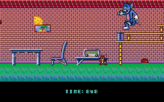 Tom & Jerry (Amiga) screenshot: Tom is rushing at Jerry.