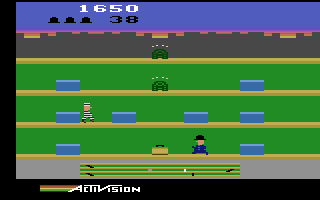 Keystone Kapers (Atari 2600) screenshot: The chase is on!