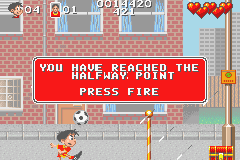 Soccer Kid (Game Boy Advance) screenshot: Hitting the info icons gives you some hints and tips