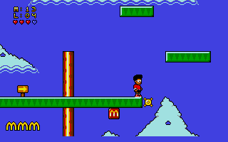 M.C. Kids (Atari ST) screenshot: On the edge of a ledge