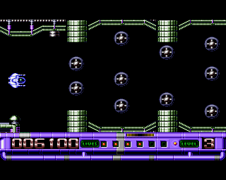 Slayer (Amiga) screenshot: Now I must navigate through these moving things...