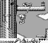 The Smurfs Travel the World (Game Boy) screenshot: Enjoying the Anaconda's tail in South America (male).