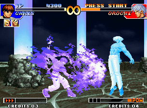 The King of Fighters '97 (Neo Geo) screenshot: Orochi Chris, through his SDM Ankoku Orochi Nagi, is about to interrupt Orochi's current offensive!