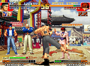 The King of Fighters '97 (Neo Geo) screenshot: Shermie's Light Punch acting simultaneously with Goro Daimon's Low Kick: double damage coming soon!