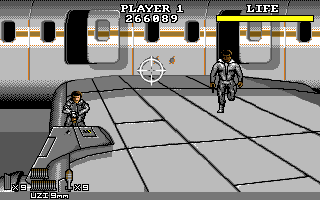 Die Hard 2: Die Harder (Amiga) screenshot: Fight at the wing of an airplane.