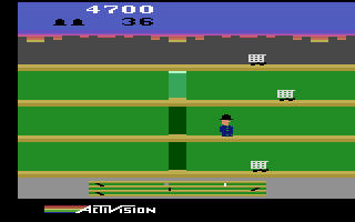 Keystone Kapers (Atari 2600) screenshot: Waiting for the very slow elevator