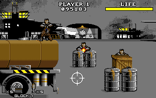 Die Hard 2: Die Harder (Amiga) screenshot: Outside at the airport