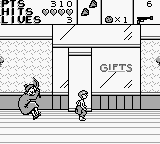 Home Alone 2: Lost in New York (Game Boy) screenshot: A gift shop