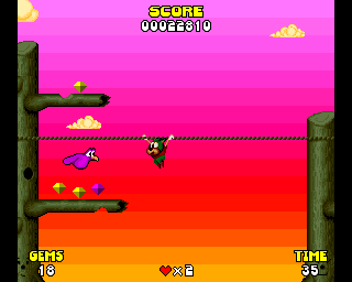 Tearaway Thomas (Amiga) screenshot: Climbing another rope, this time sideways!