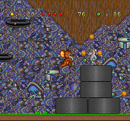 Tom and Jerry (SNES) screenshot: Appealing for his marbles again, Jerry jumps and reaches enough height to attack a muscled mouse.
