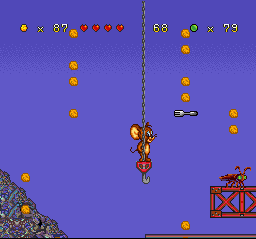 Tom and Jerry (SNES) screenshot: After some exploration, Jerry finds a crane: he uses it to access a path with lots of Cheese Bits!