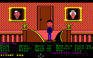 Maniac Mansion (Commodore 64) screenshot: Pictures of Dr. Fred and Edna on the wall.