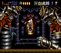 Hagane: The Final Conflict (SNES) screenshot: Attack the flying guy while dodging the attacks of the statues