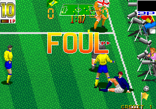 Super Soccer Champ (Arcade) screenshot: But if the referee is on-screen, you'll get booked or sent off