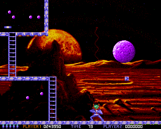 Ooops Up (Amiga) screenshot: I'm using my harpoon, trying to split the big asteroid.