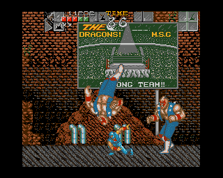 Ninja Gaiden (Amiga) screenshot: Throwing an enemy. This is the most overpowered move in the game.