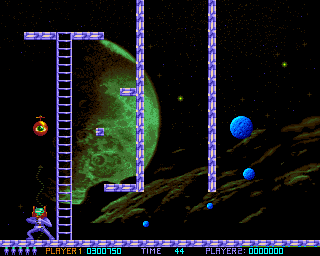 Ooops Up (Amiga) screenshot: A flying eye is approaching. It can be killed with the harpoon.