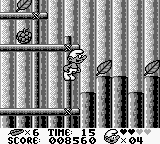 The Smurfs (Game Boy) screenshot: The bonus level where you need to collect as much things as possible before the water gets you