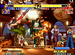 The King of Fighters '96 (Neo Geo) screenshot: Mai Shiranui avoids Kyo Kusanagi's anti-air move 100 Shiki: Oniyaki using her move Musasabi no Mai.