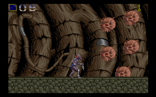 Shadow of the Beast (Amiga) screenshot: Incoming flying skulls!