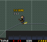 Tony Hawk's Pro Skater 2 (Game Boy Color) screenshot: Grinding the halfpipe.