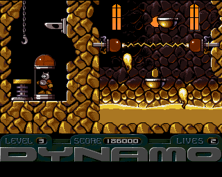 Captain Dynamo (Amiga) screenshot: Level 3 - balls of lava and extra life
