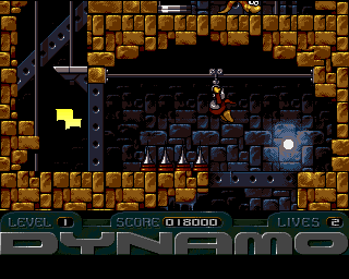 Captain Dynamo (Amiga) screenshot: Level 1 - pulley over spikes