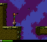 Tomb Raider Starring Lara Croft (Game Boy Color) screenshot: Lara has aimed her gun at the flying enemy to shoot it...
