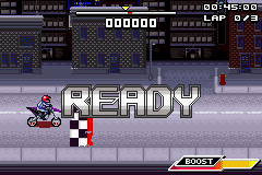 Motocross Challenge (Game Boy Advance) screenshot: Start of the race in the downtown level