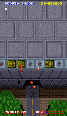 Dyger (Arcade) screenshot: Some tanks