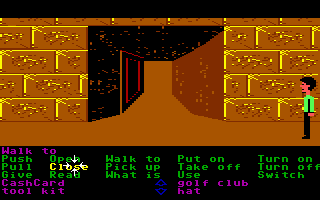 Zak McKracken and the Alien Mindbenders (Commodore 64) screenshot: Outside the pyramid.