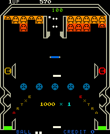 Cutie Q (Arcade) screenshot: Hitting the creatures in the middle