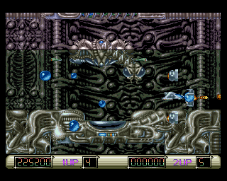 Z-Out (Amiga) screenshot: This boss is very difficult. The shields I have above and below me is a great help though.