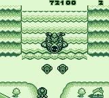 Pop'n TwinBee (Game Boy) screenshot: Level two: boss fight