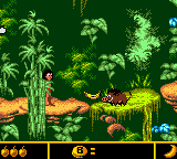 Walt Disney's The Jungle Book: Mowgli's Wild Adventure (Game Boy Color) screenshot: Throwing a banana at a warthog.