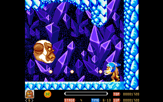 Toki (Amiga) screenshot: Fighting a mini-boss.